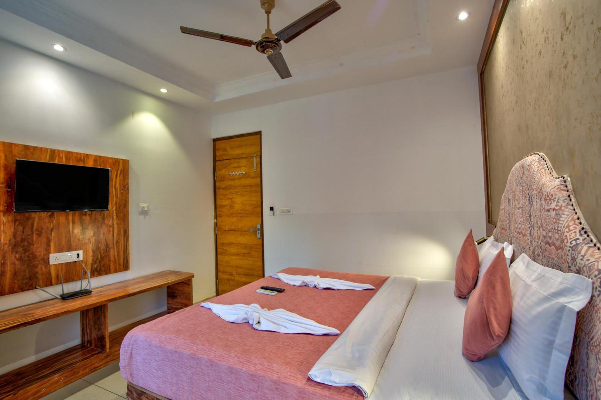 Hotel Sea Sapphire ,Calangute Extérieur photo